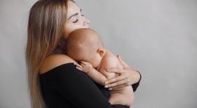 Ο πιο γρήγορος τρόπος για να ηρεμήσετε το μωρό που κλαίει