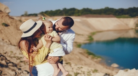 Πρώτες διακοπές με το μωρό: Πώς θα επιλέξουμε τον κατάλληλο προορισμό