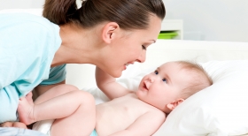Ευαίσθητη επιδερμίδα: Πώς θα προστατεύσεις τη φυσική «πανοπλία» του μωρού σου